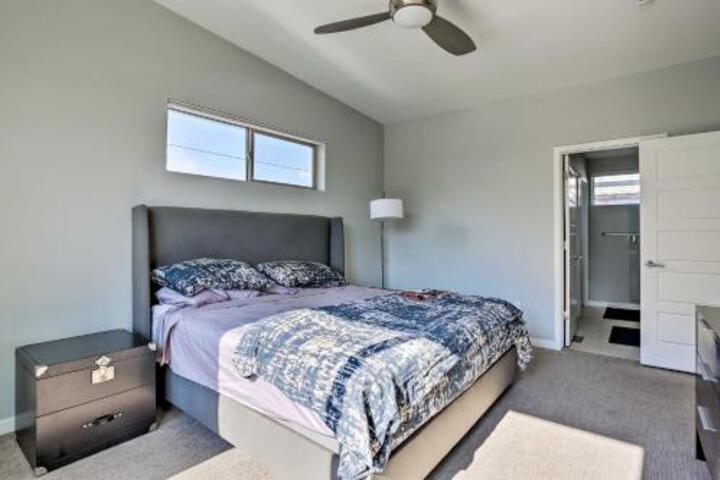 Walk To Broncos Stadium Townhome W / Rooftop Patio - thumb 5