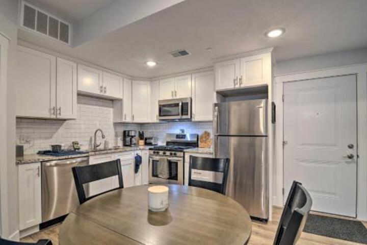 Modern Condo Less Than 1 Mile To Grand Traverse Bay! - thumb 2