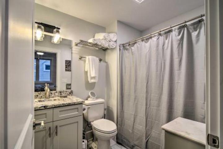 Modern Condo Less Than 1 Mile To Grand Traverse Bay! - thumb 5