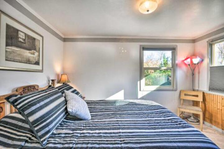 Sherwood Retreat With Yard Walk To Old Town! - thumb 2