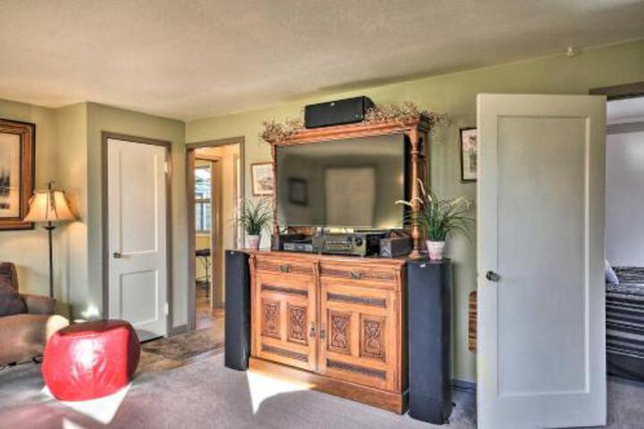 Sherwood Retreat With Yard Walk To Old Town! - thumb 4