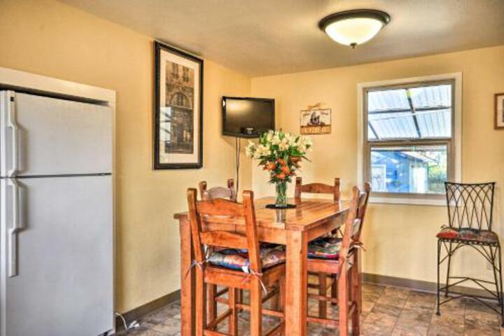 Sherwood Retreat With Yard Walk To Old Town! - thumb 6