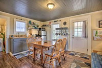 Coastal Cottage Escape Walk to the Beach