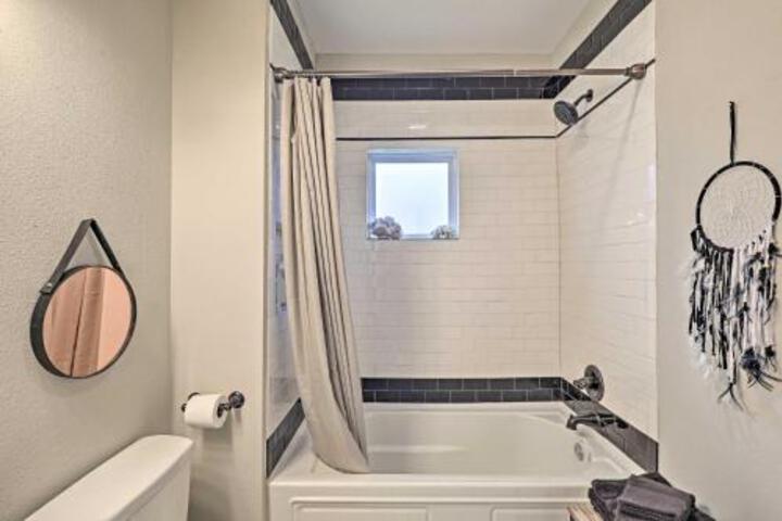 Updated Texas Escape Less Than 5 Mi. From Downtown! - thumb 5