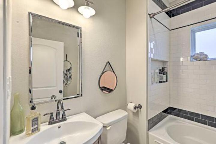 Updated Texas Escape Less Than 5 Mi. From Downtown! - thumb 0