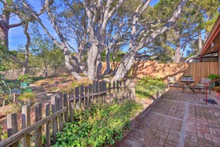 Charming Hill View Bungalow Near Dtwn Carmel! - thumb 2