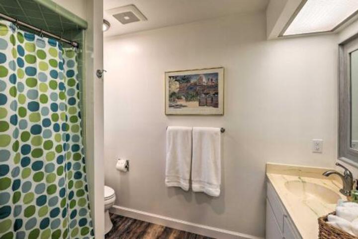 Charming Hill View Bungalow Near Dtwn Carmel! - thumb 1