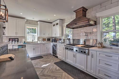 Luxe Lake Tahoe Cabin 10 Mi To Squaw Valley - thumb 6