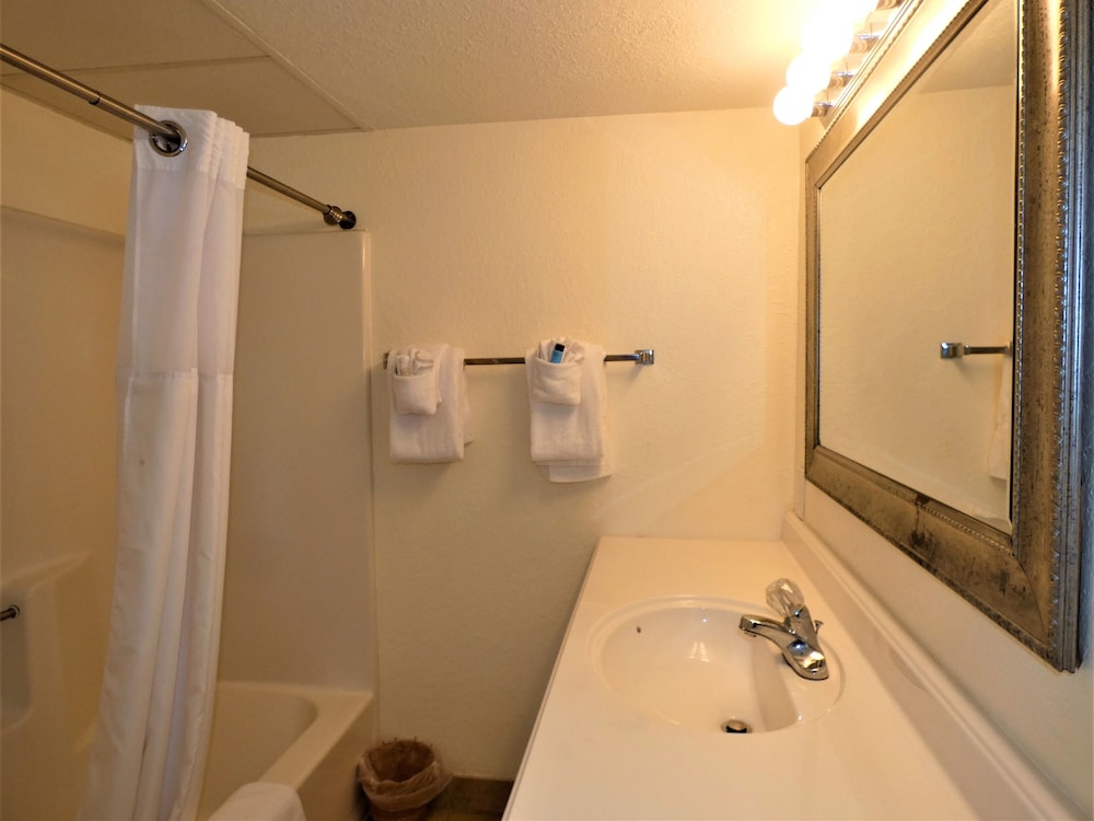 0301 Waters Edge Resort Condo - thumb 3