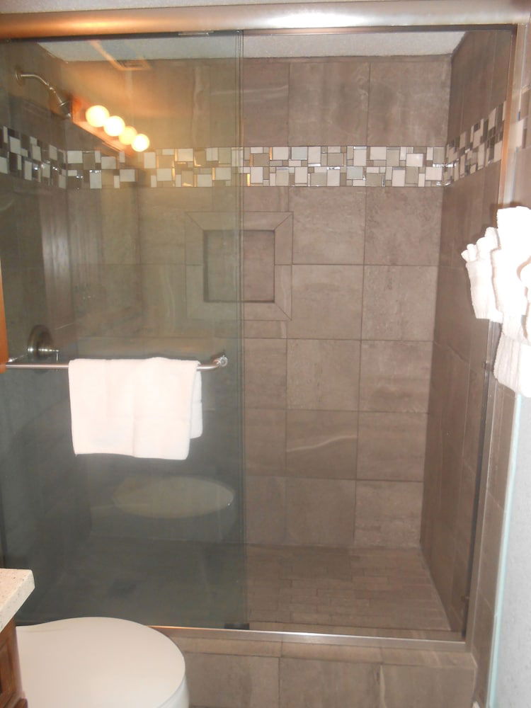 0409 Waters Edge Resort 1 Bedroom Condo - thumb 6