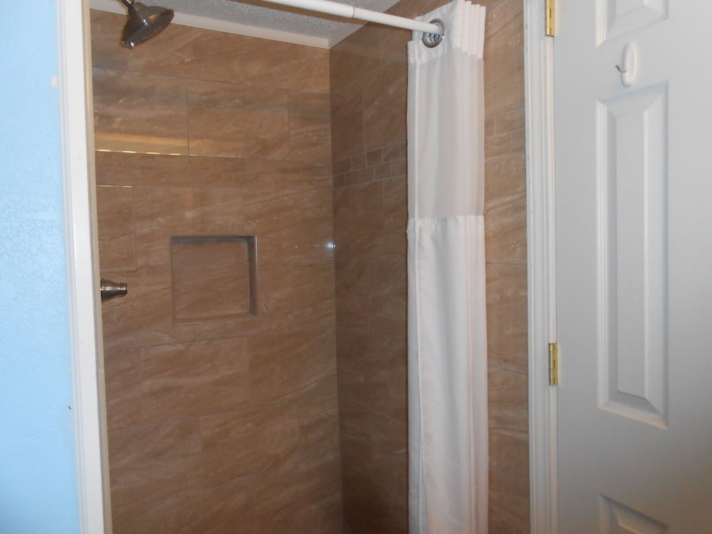 0404 Waters Edge Resort Condo - thumb 2