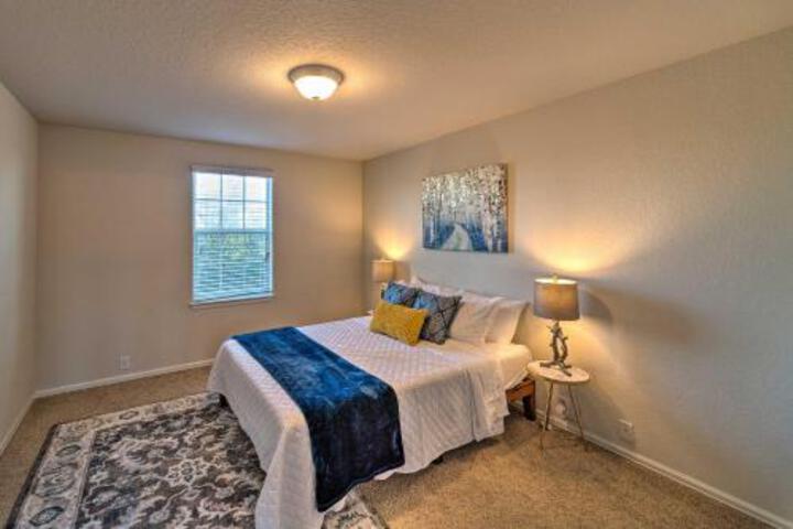 Spacious Home With Pool Access 5 Mi To SeaWorld - thumb 5