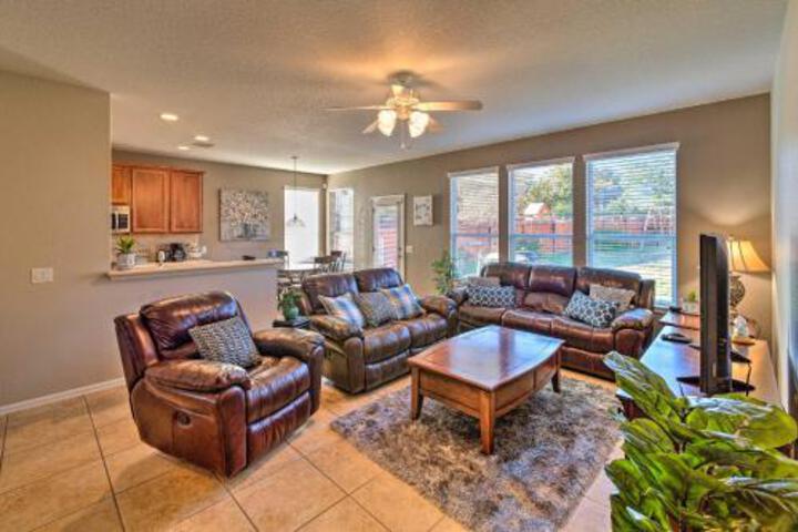 Spacious Home With Pool Access 5 Mi To SeaWorld - thumb 3