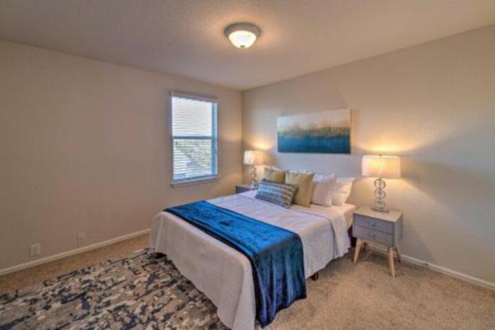 Spacious Home With Pool Access 5 Mi To SeaWorld - thumb 0