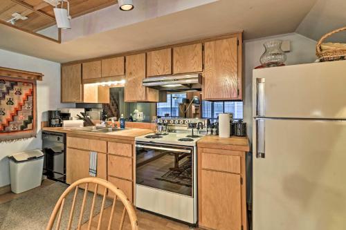 Townhome Less Than 3 Mi To Lake Tahoe + Diamond Peak! - thumb 2