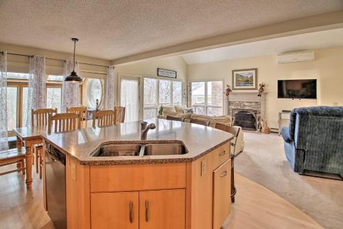 Large Ski In / Out Black Mtn Abode W / Fireplace! - thumb 4