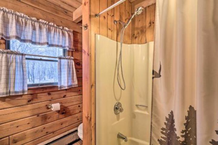 Luxe Pocono Cabin With Deck For Skiers & Families - thumb 6