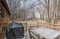 Luxe Pocono Cabin with Deck For Skiers  Families