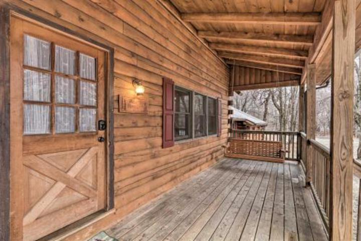 Luxe Pocono Cabin With Deck For Skiers & Families - thumb 4