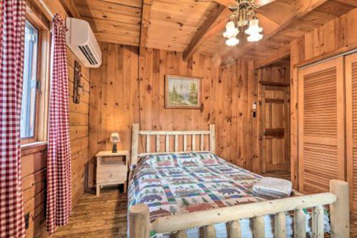 Luxe Pocono Cabin With Deck For Skiers & Families - thumb 5