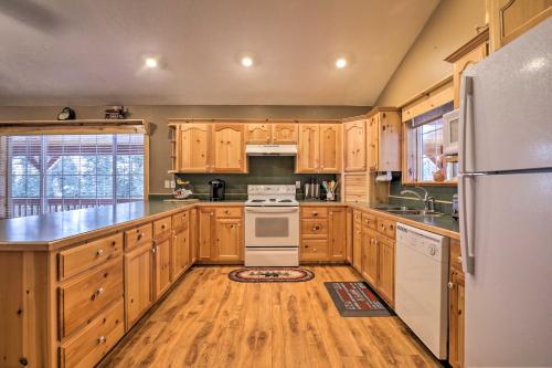 Duck Creek Village Cabin Near Top Attractions - thumb 2