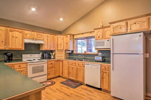 Duck Creek Village Cabin Near Top Attractions - thumb 0