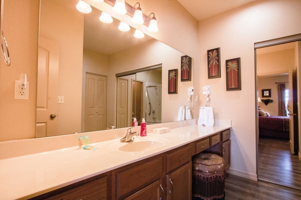 Highrise Haven 2 Bedroom Condo - thumb 3