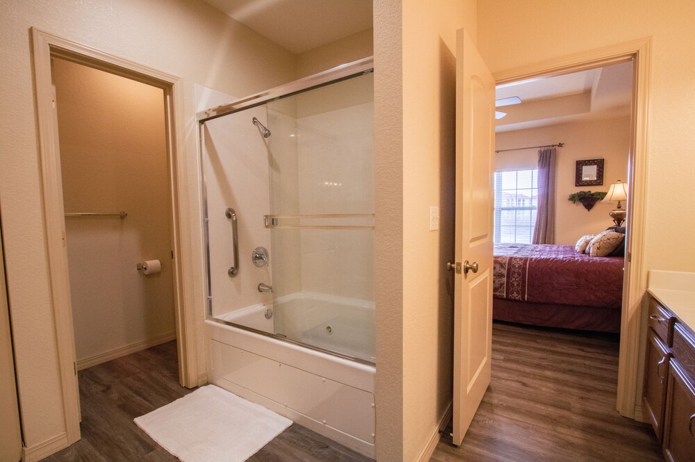 Highrise Haven 2 Bedroom Condo - thumb 5