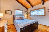 Rockaway Beach Cozy Cabin