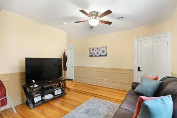 Downtown Galena Spacious Apartment Apts - thumb 5