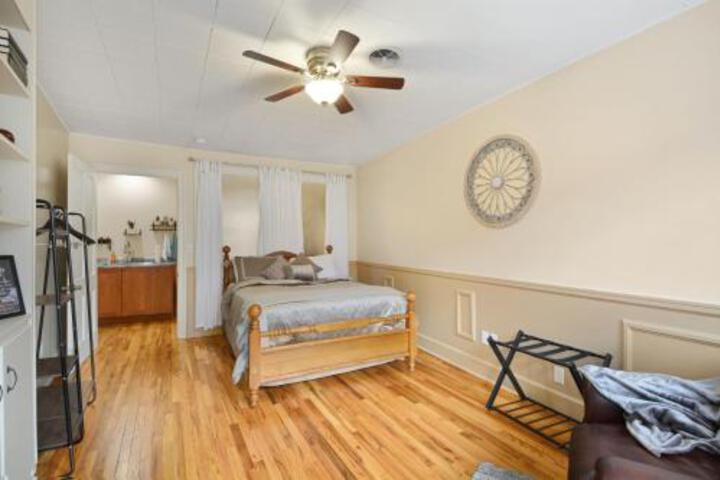 Downtown Galena Spacious Apartment Apts - thumb 6