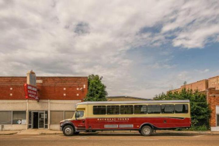 Comfortable & Trendy Studio Near Riverwalk Trails - thumb 6