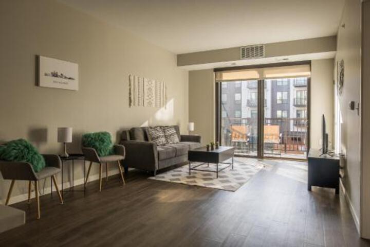 Comfortable & Trendy Studio Near Riverwalk Trails - thumb 1