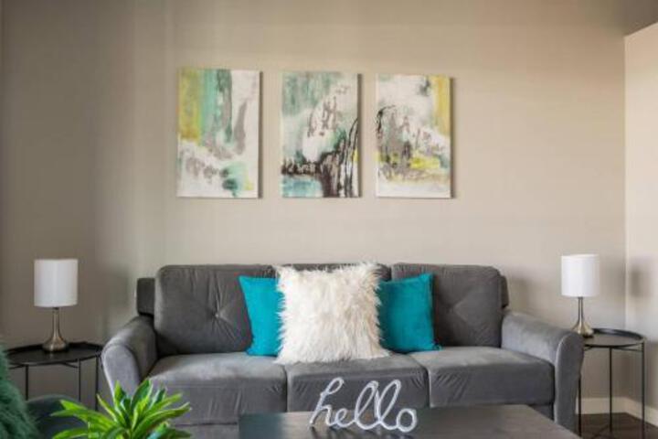 Comfortable & Trendy Studio Near Riverwalk Trails - thumb 2
