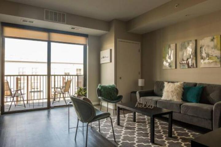 Comfortable & Trendy Studio Near Riverwalk Trails - thumb 3