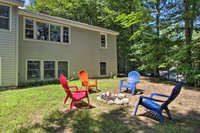 Renovated Lakehouse with Kayaks  Beach Access