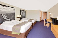 Super 8 by Wyndham St. James