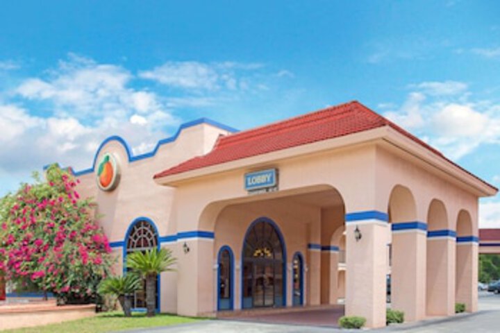 Travelodge Suites By Wyndham Kissimmee Orange - thumb 0
