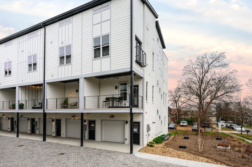 New Listing! Brand-new Hillsboro Ge Townhome 3 Bedroom Condo