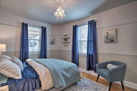 Charming Getaway Walk to Dwtn Windsor  Lake