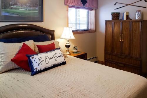 Secluded Gaylord Ski Chalet W / Sauna Mins To Slopes - thumb 3