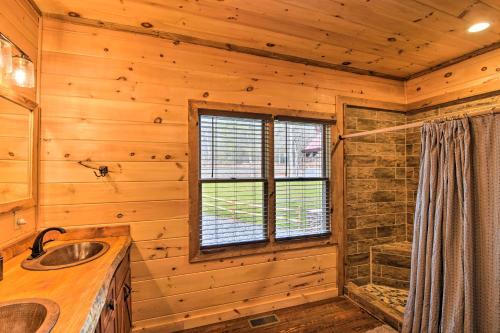 Riverfront Cabin W / Hot Tub By Main Street! - thumb 3