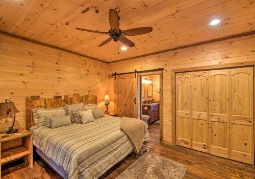 Riverfront Cabin W / Hot Tub By Main Street! - thumb 6