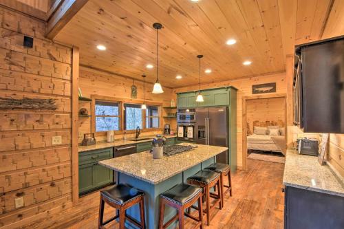 Riverfront Cabin W / Hot Tub By Main Street! - thumb 2