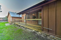 Peaceful Hill Country Retreat w / Front Porch