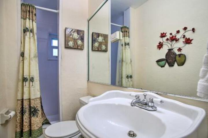 Retreat W / Dock Near Hollywood BCH Boardwalk! - thumb 5