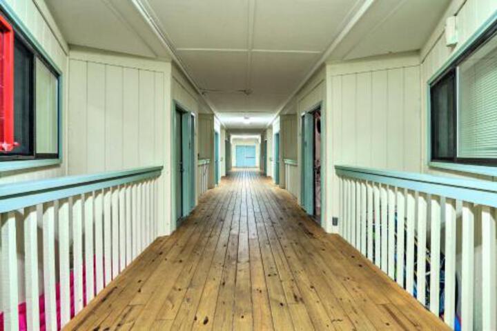 Cozy Island Escape Walk To Folly Field Beach Park - thumb 5