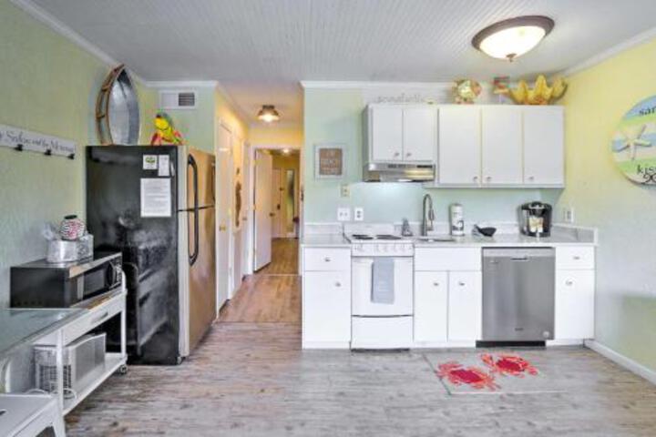 Cozy Island Escape Walk To Folly Field Beach Park - thumb 1