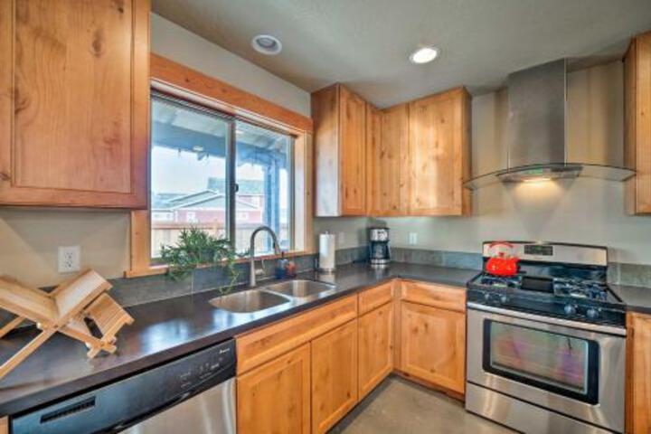 Spacious Bozeman Home Ski Hike & Fish! - thumb 4