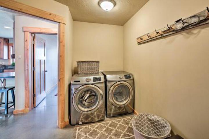 Spacious Bozeman Home Ski Hike & Fish! - thumb 3